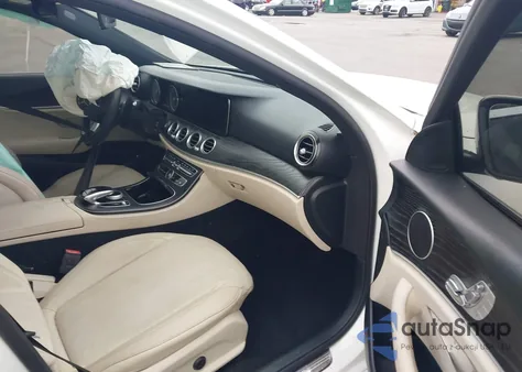 2018 Mercedes-Benz E 300 z USA, uszkodzony, nr VIN WDDZF4JB4JA309811